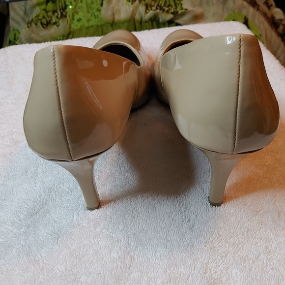 ***SOLD*** COMFORTPLUS/PREDICTIONS TAN PATENT LEATHER SHOES PUMPS SIZE 12 - Picture 4 of 6